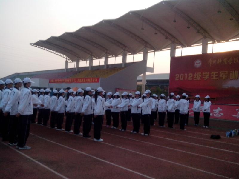 yl88858永利集团2012级新生军训系列报道之齐步走4.jpg